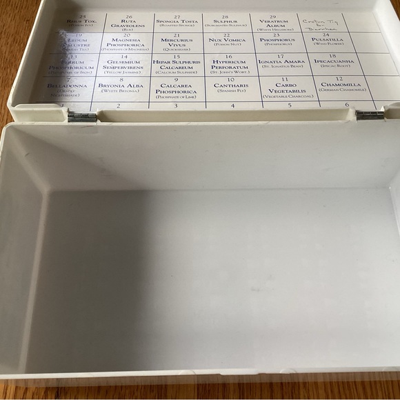 Hylands’s Homeopathic Storage Box 🩺💊 - Picture 10 of 15